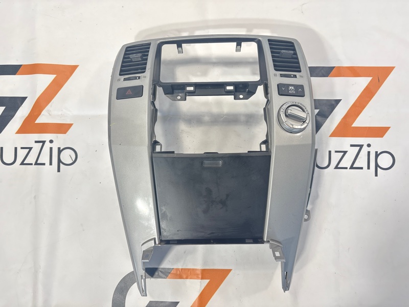 Консоль под магнитолу Toyota Hilux Surf TRN215W 2TR-FE 2005 (б/у)