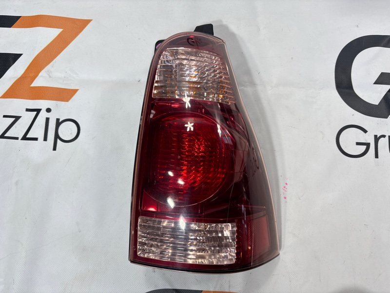 Стоп-сигнал Toyota Hilux Surf TRN215W 2TR-FE 2005 правый (б/у)