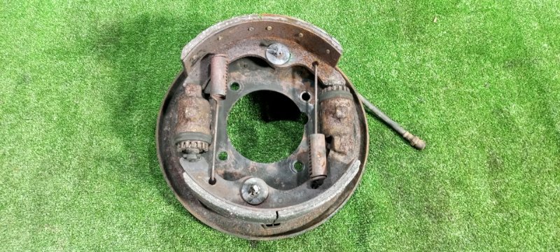 Тормозные колодки Mitsubishi Fuso Fighter FK71 6M61 1999 переднее левое (б/у)