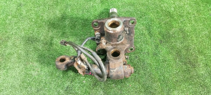 Цапфа Mitsubishi Fuso Fighter FK71 6M61 1999 левая (б/у)