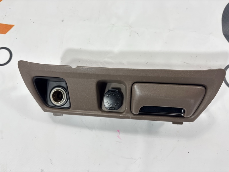 Пепельница Toyota Land Cruiser Cygnus UZJ100W 2UZ-FE 1999 (б/у)