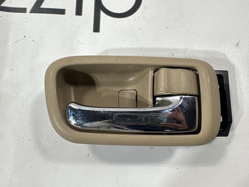 Ручка двери внутренняя Toyota Land Cruiser Cygnus UZJ100W 2UZ-FE 1999 передняя правая (б/у)