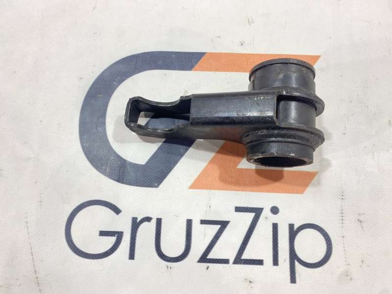 Крепление торсиона Toyota Land Cruiser Cygnus UZJ100W 2UZ-FE 2000 правое (б/у)