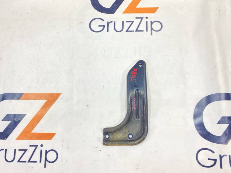 Крепление подножки Isuzu Forward Juston NRR32 6HE1 1995 правое (б/у)