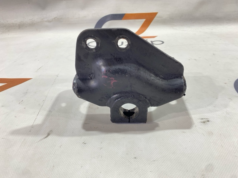 Кронштейн рессоры Isuzu Giga CXM71K 10PD1 1993 передний (б/у)