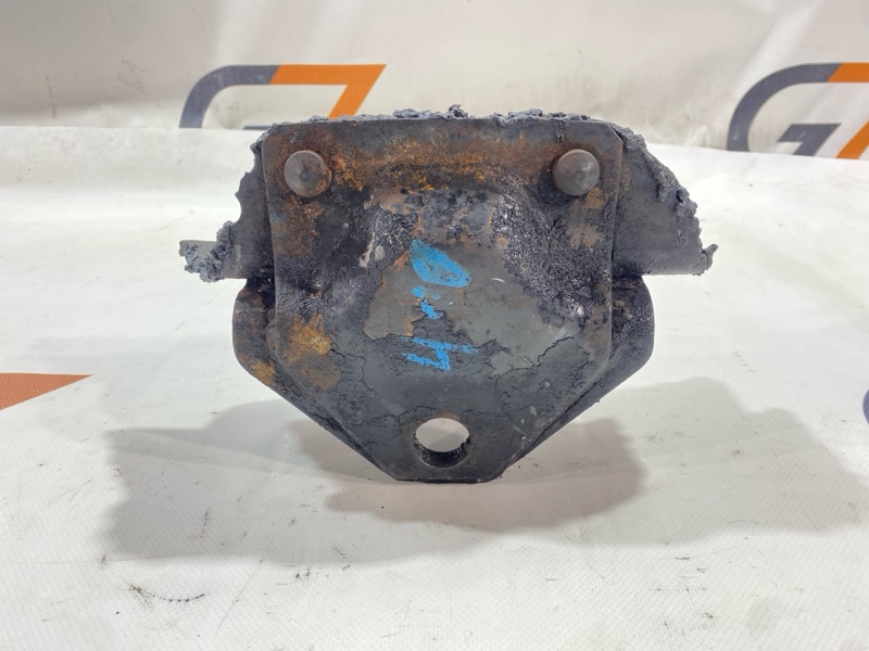 Кронштейн рессоры Nissan Diesel Condor MK210 FE6 1995 передний (б/у)