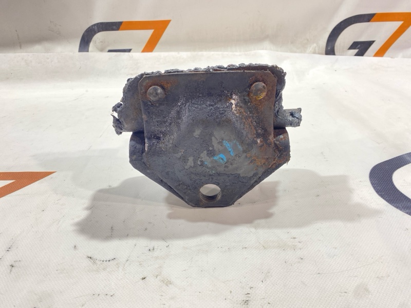 Кронштейн рессоры Nissan Diesel Condor MK210 FE6 1995 передний (б/у)