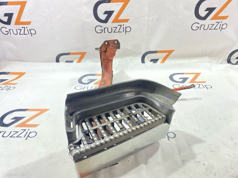 Подножка Isuzu Giga CYJ77W6 6UZ1 2006 правая (б/у)