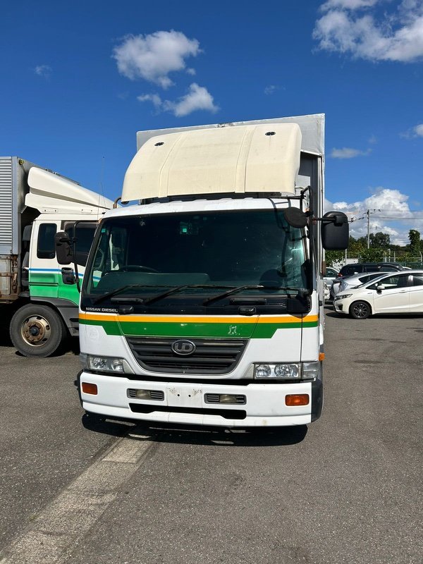 Кабина ( голая ). Nissan Diesel Condor MK252 FE6T 2003 (б/у)