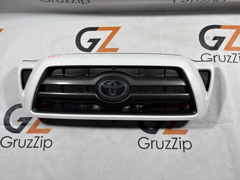 Решетка радиатора Toyota Tacoma GRN245 1GR-FE 2008 (б/у)