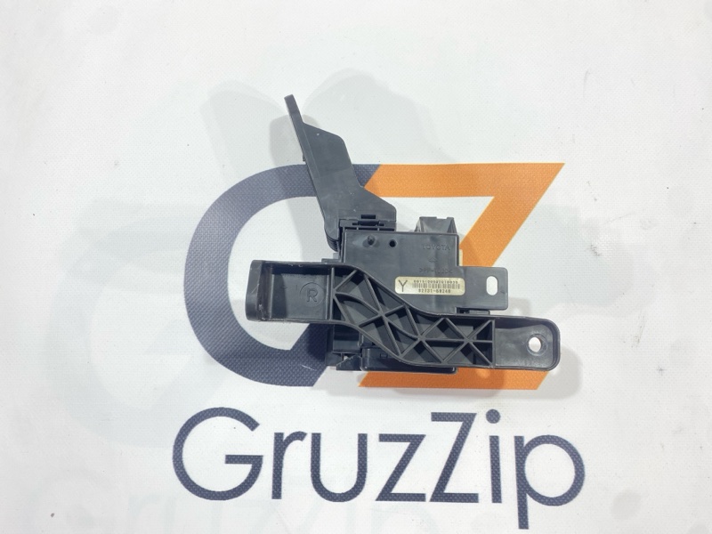 Блок предохранителей Toyota Land Cruiser UZJ200W 2UZ-FE 2008 (б/у)