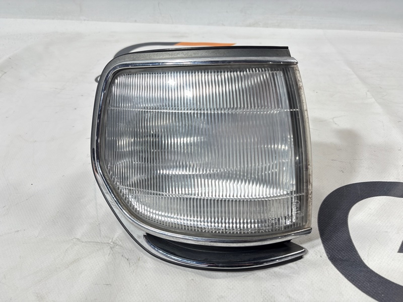 Габарит Toyota Land Cruiser FZJ80G 1FZ-FE 1994 передний правый (б/у)