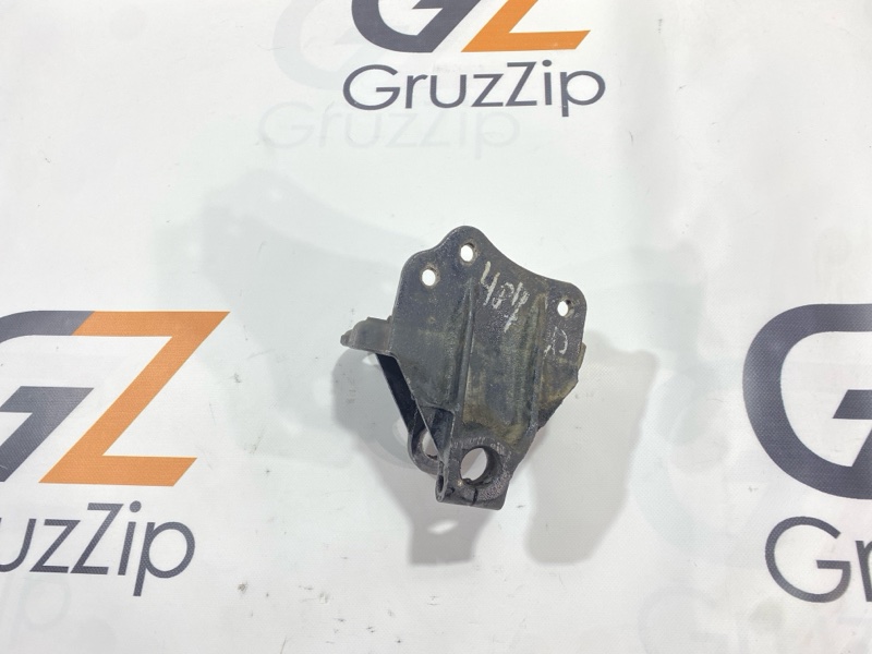 Кронштейн рессоры Mitsubishi Fuso Fighter FK61 6M61 2002 передний (б/у)