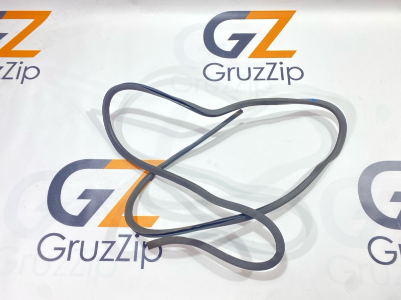 Уплотнитель двери Nissan Safari VRGY60 TD42 1990 передний правый (б/у)