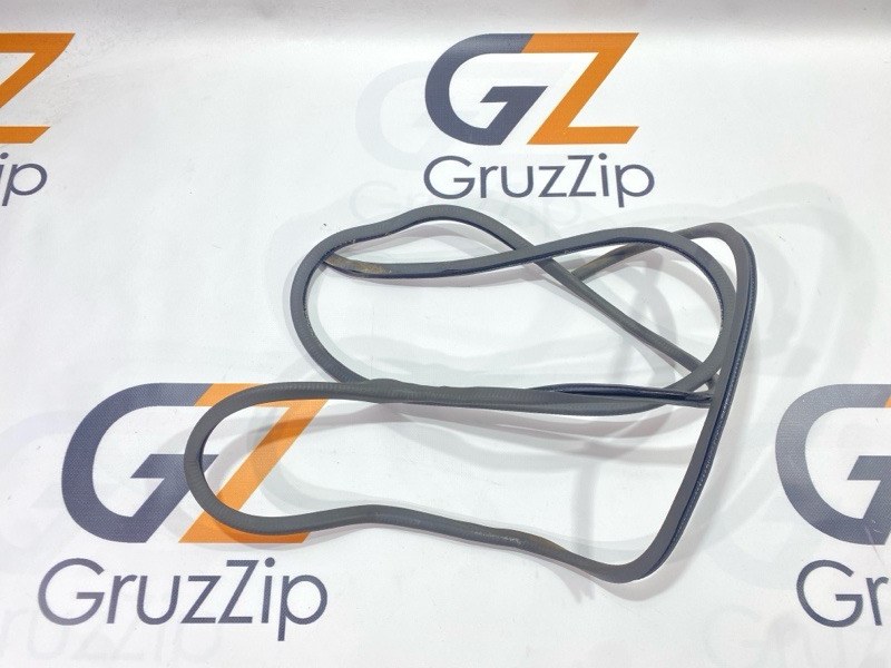 Уплотнитель двери Nissan Safari VRGY60 TD42 1990 передний левый (б/у)