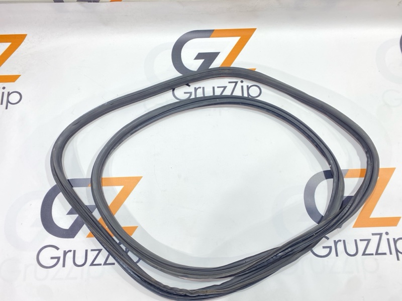 Уплотнитель двери багажника Toyota Land Cruiser Prado GRJ121W 1GR-FE 2005 (б/у)