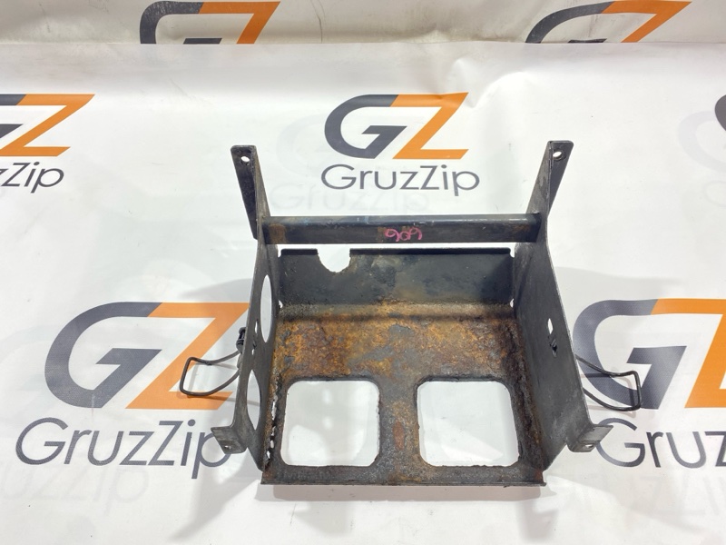 Крепление аккумулятора Isuzu Forward FRR12 6BG1 1990 (б/у)