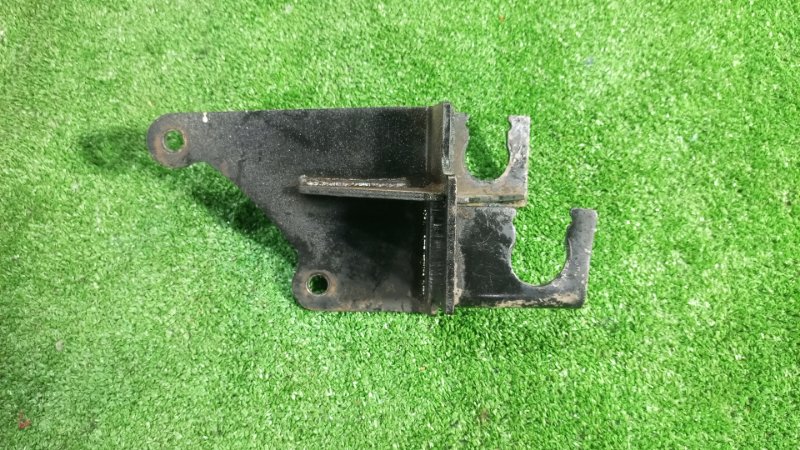 Крепление тросиков МКПП Isuzu Forward FRR35I4 6HL1 2003 (б/у)