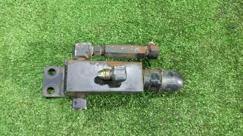 Распределитель гидравлический Nissan Diesel Condor MK122B FD46T 2000 (б/у)