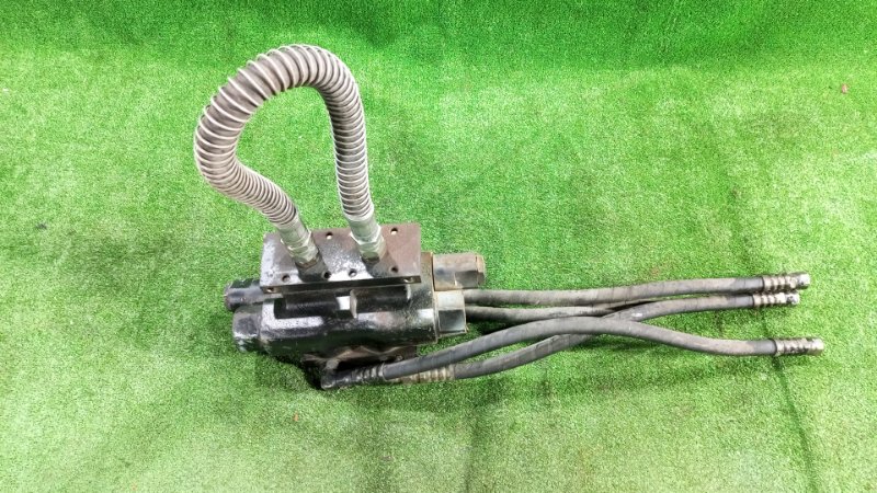 Распределитель гидравлический Nissan Diesel Condor MK122B FD46T 2000 (б/у)