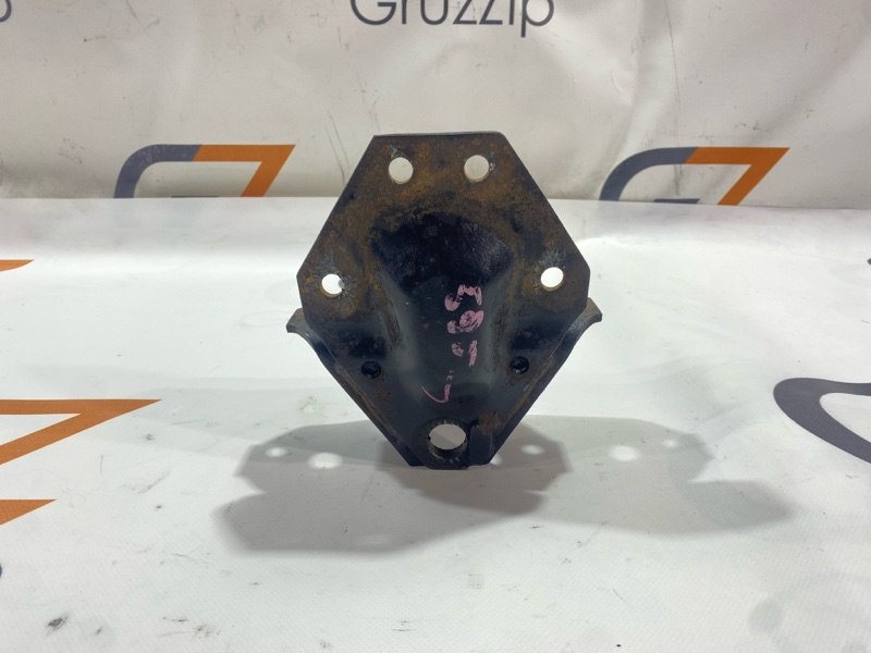 Кронштейн рессоры Isuzu Elf NKR66 4HF1 1993 передний (б/у)