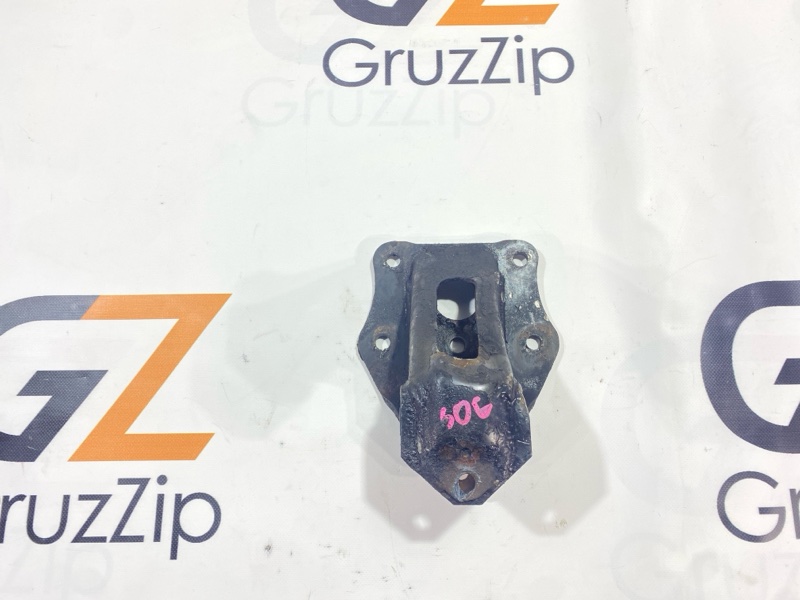 Кронштейн рессоры Isuzu Forward FRR12 6BG1 1990 задний (б/у)