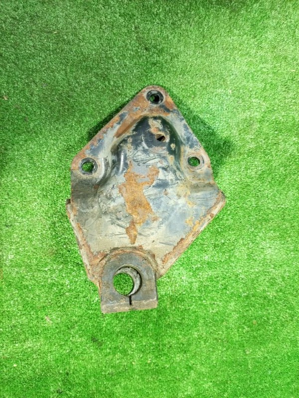 Кронштейн рессоры Isuzu Giga CXZ72 12PD1 1990 (б/у)