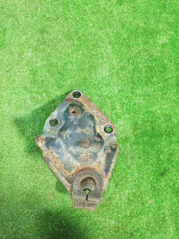 Кронштейн рессоры Isuzu Giga CXZ72 12PD1 1990 (б/у)