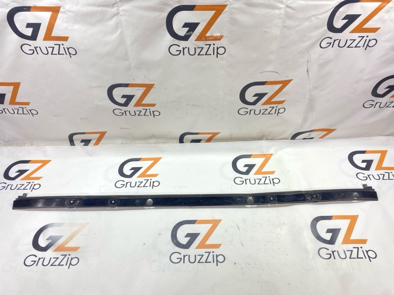 Планка под лобовое стекло Isuzu Giga CYJ77W6 6UZ1 2006 (б/у)