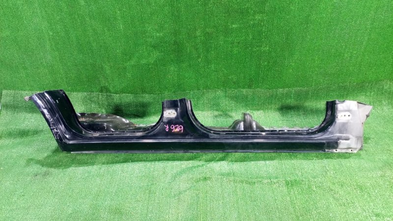 Порог кузовной Toyota Land Cruiser Cygnus UZJ100W 2UZ-FE 1999 правый (б/у)