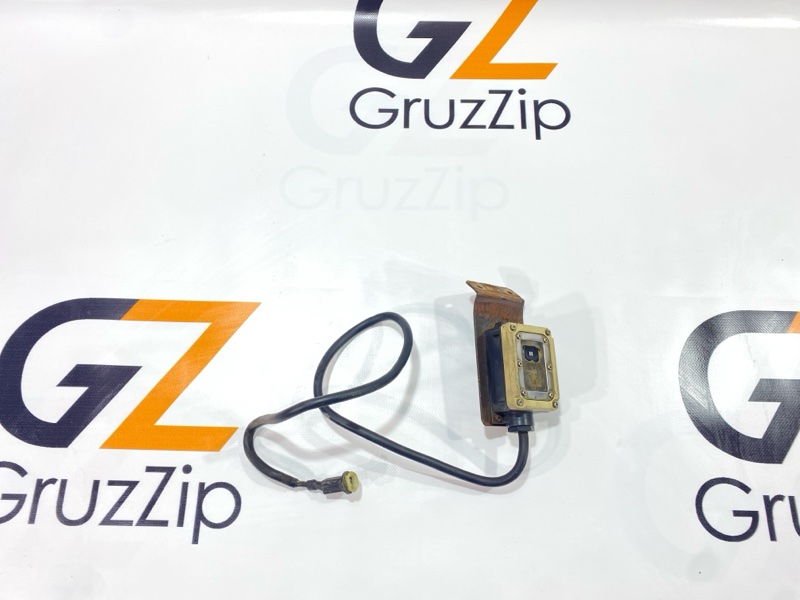 Кнопка подъёма крыла бабочки Isuzu Giga CXG50 6WA1 1997 (б/у)