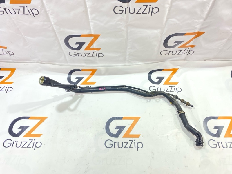 Горловина топливного бака Toyota Land Cruiser UZJ200W 2UZ-FE 2008 (б/у)