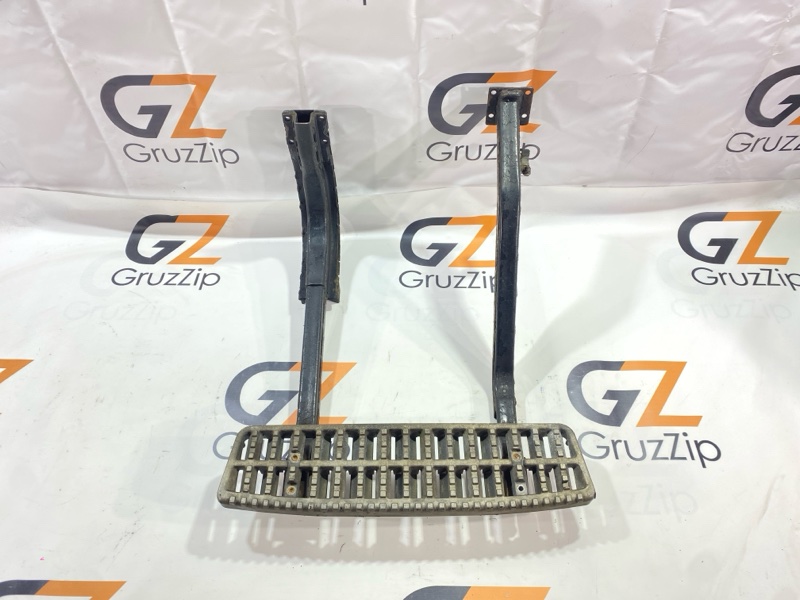 Подножка Isuzu Giga CXG50 6WA1 1997 (б/у)