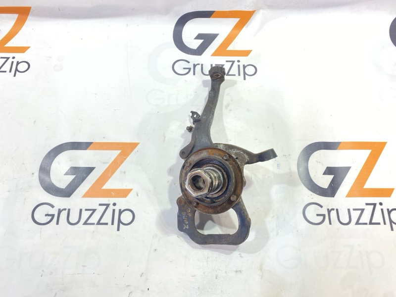 Цапфа Toyota Land Cruiser Cygnus UZJ100W 2UZ-FE 1999 передняя правая (б/у)