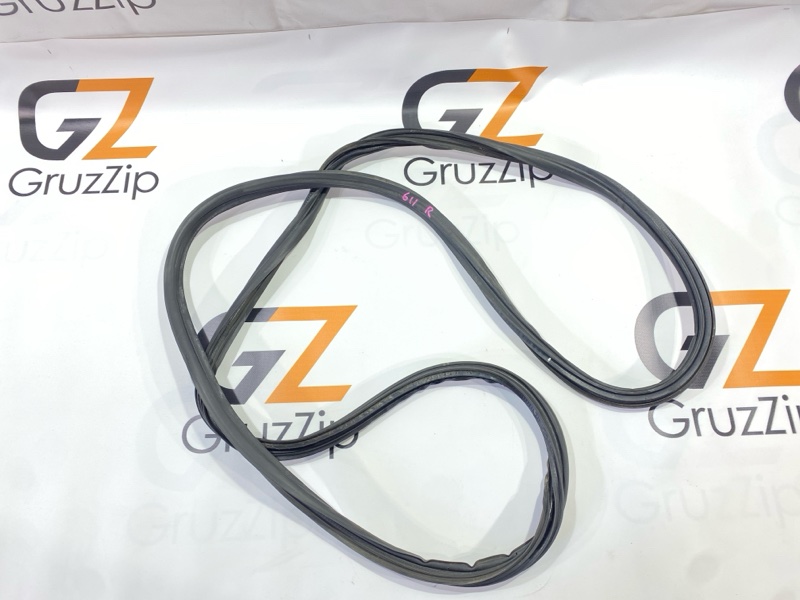 Уплотнитель двери багажника Toyota Land Cruiser Prado GRJ120W 1GR-FE 2007 (б/у)