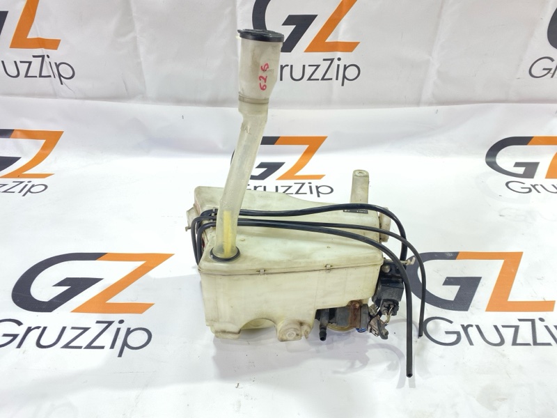 Бачок стеклоомывателя Toyota Land Cruiser Cygnus UZJ100W 2UZ-FE 1999 (б/у)