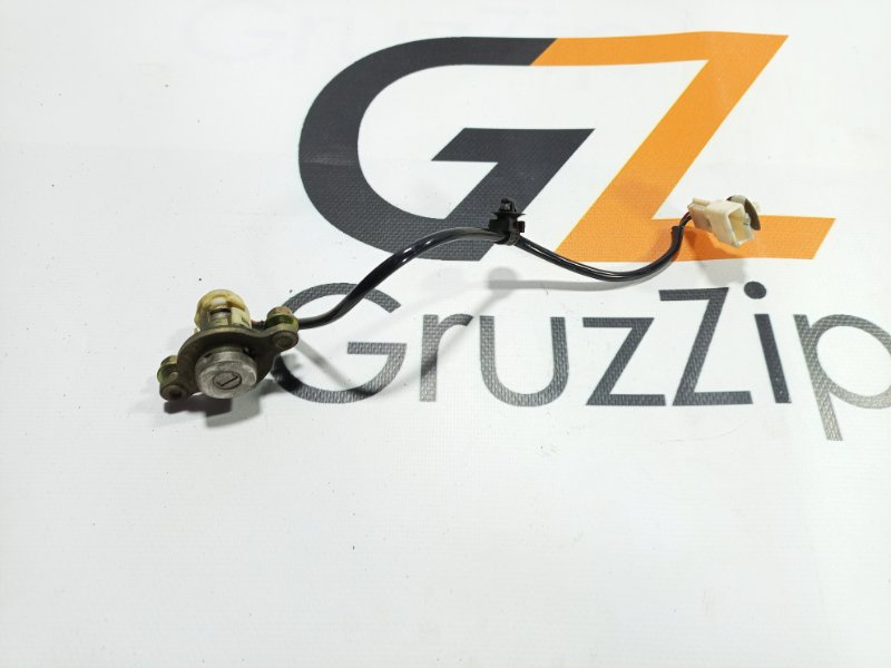 Личинка замка багажника Toyota Land Cruiser Cygnus UZJ100W 2UZ-FE 1999 (б/у)