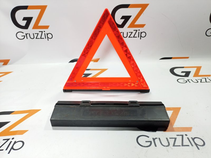 Знак аварийной остановки Toyota Land Cruiser Cygnus UZJ100W 2UZ-FE 1999 (б/у)