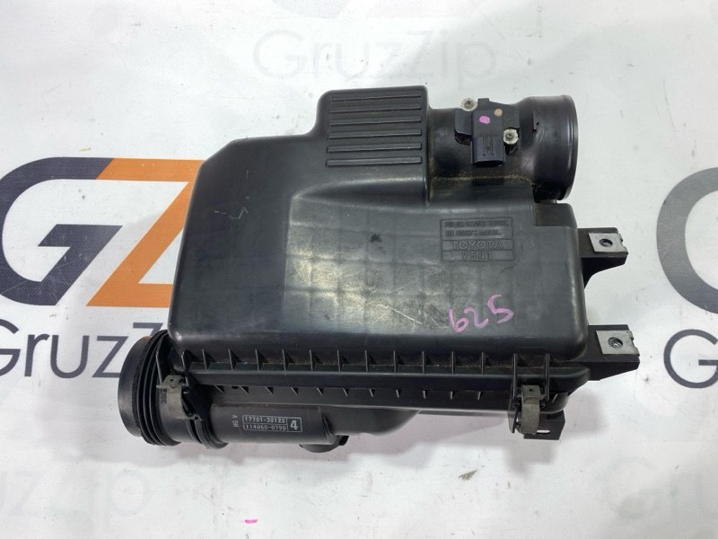 Корпус воздушного фильтра Toyota Hilux Surf TRN215W 2TR-FE 2005 (б/у)