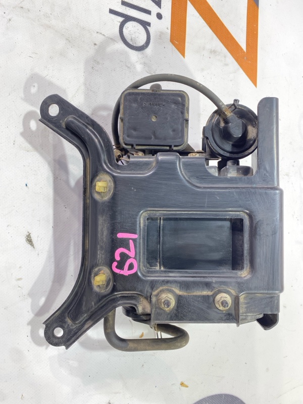 Фильтр паров топлива Toyota Land Cruiser UZJ200W 2UZ-FE 2008 (б/у)