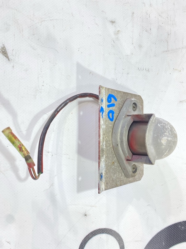 Подсветка номера Isuzu Forward FRR32 6HE1T 1998 (б/у)