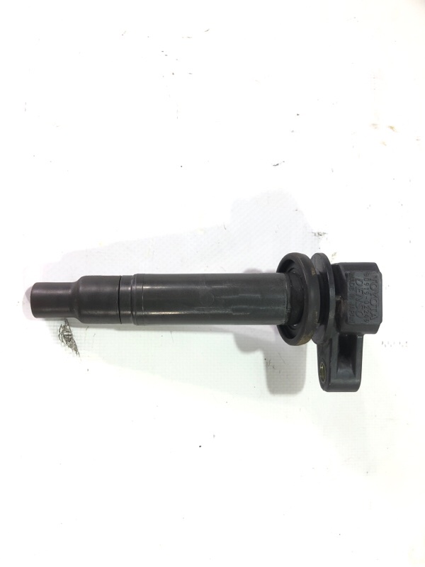 Катушка зажигания Toyota Land Cruiser UZJ200W 2UZ-FE 2008 (б/у)