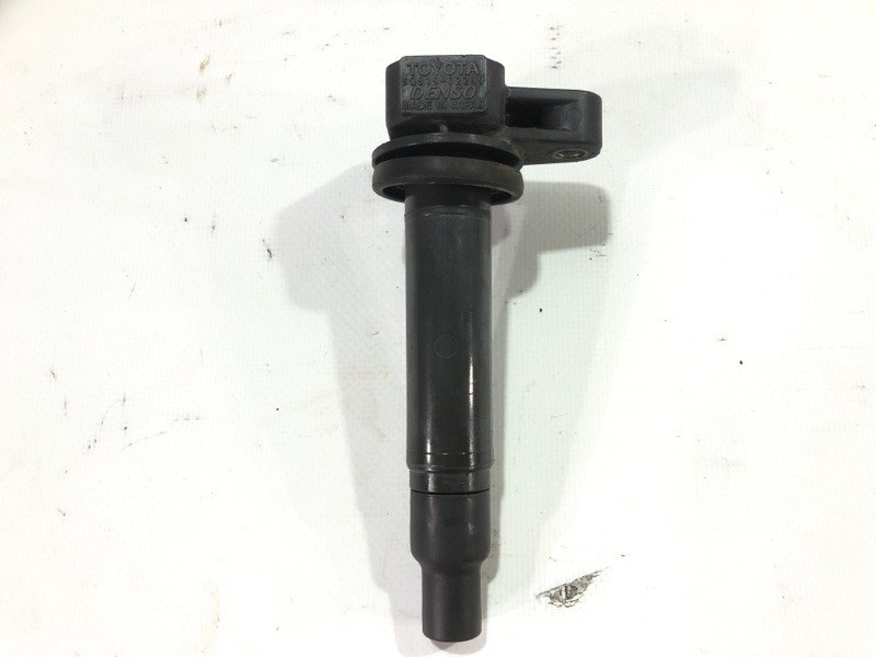 Катушка зажигания Toyota Land Cruiser UZJ200W 2UZ-FE 2008 (б/у)