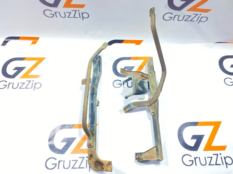 Крепление подножки Isuzu Giga CXZ72 12PD1 1990 правое (б/у)
