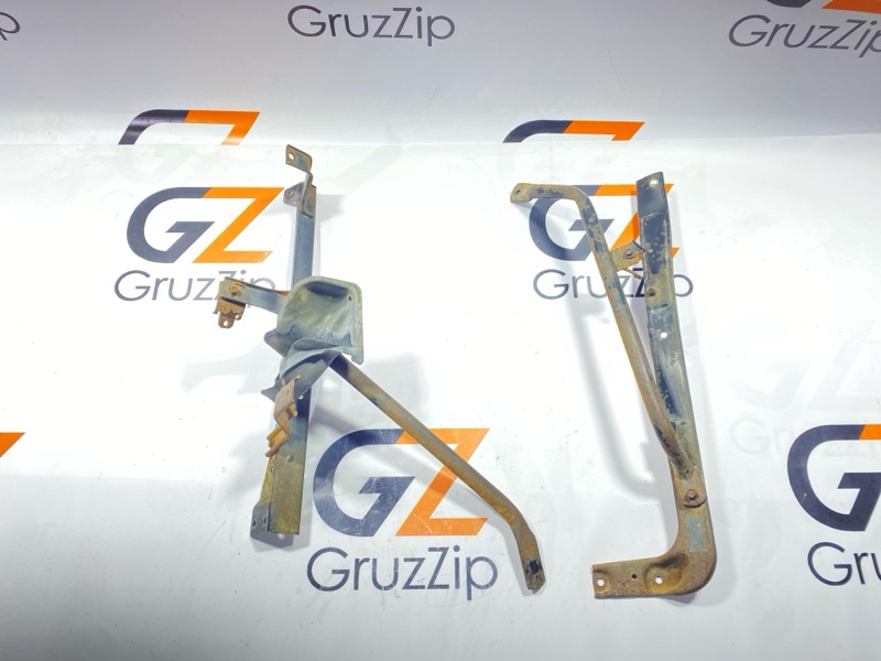 Крепление подножки Isuzu Giga CXZ72 12PD1 1990 левое (б/у)