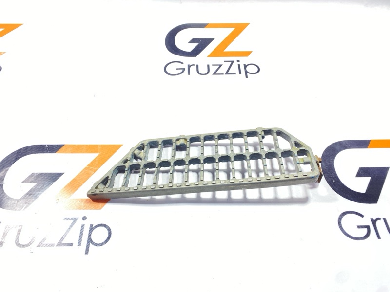 Подножка Isuzu Giga CXZ72 12PD1 1990 правая (б/у)