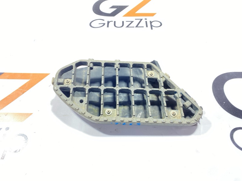 Подножка Isuzu Giga CXZ72 12PD1 1990 левая (б/у)