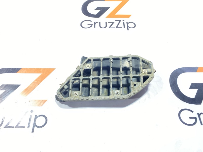 Подножка Isuzu Giga CXZ72 12PD1 1990 правая (б/у)