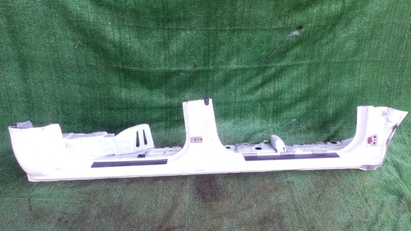 Порог кузовной Toyota Tacoma GRN245 1GR-FE 2008 правый (б/у)