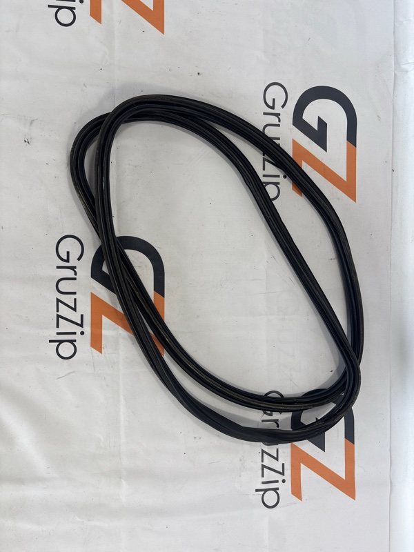 Уплотнитель двери багажника Toyota Land Cruiser Prado GRJ120W 1GR-FE 2008 (б/у)
